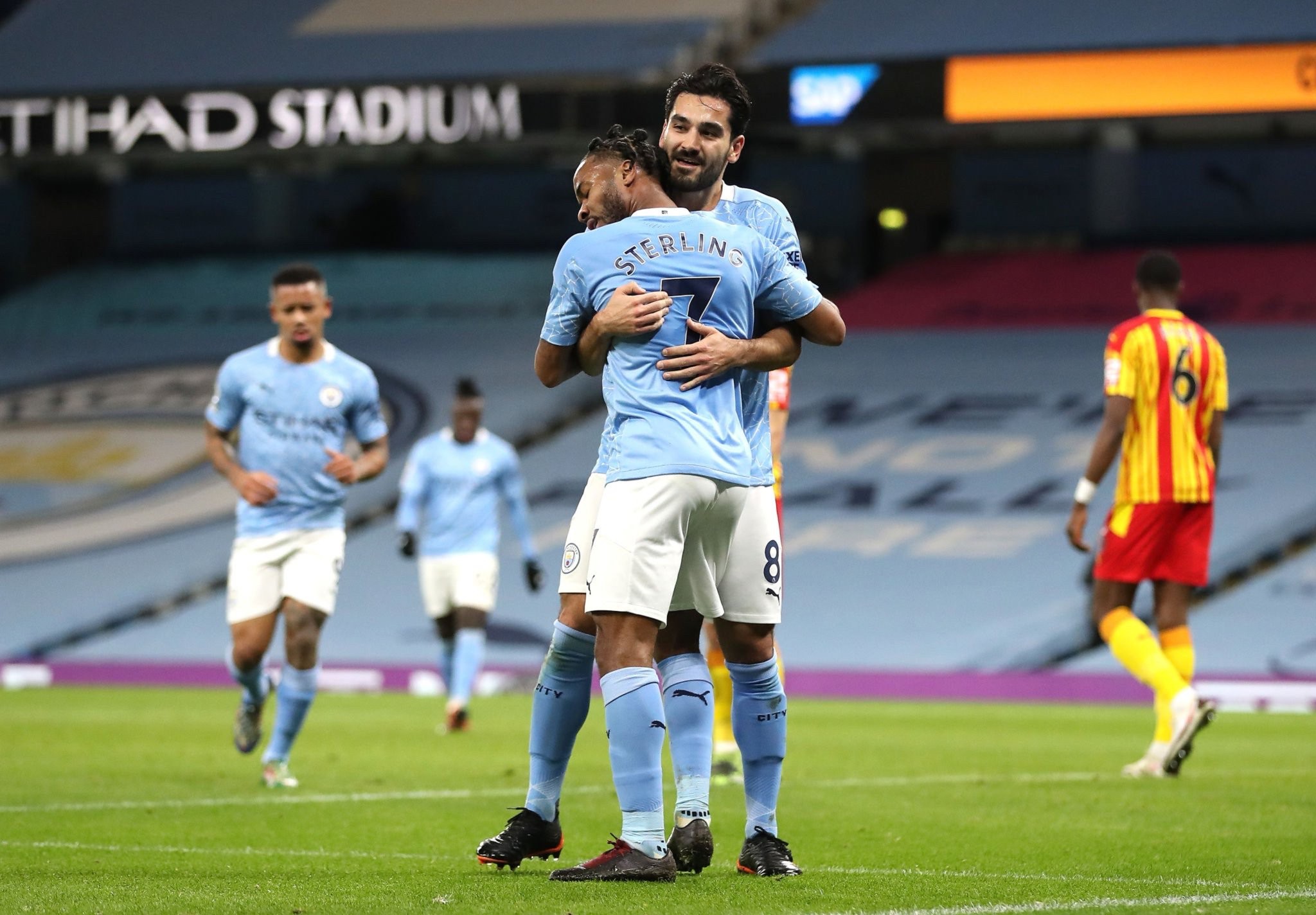 样被媒体广 样被媒体广